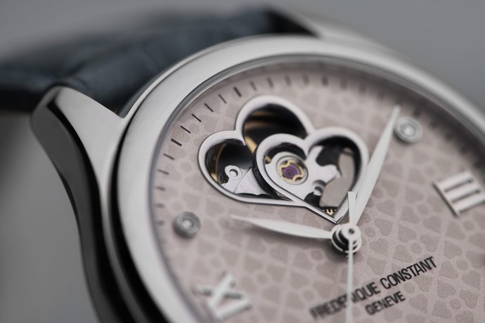 Frederique Constant Ladies Çi̇ft Kalpli̇ Bayan Saati̇ Moda Severlerle!