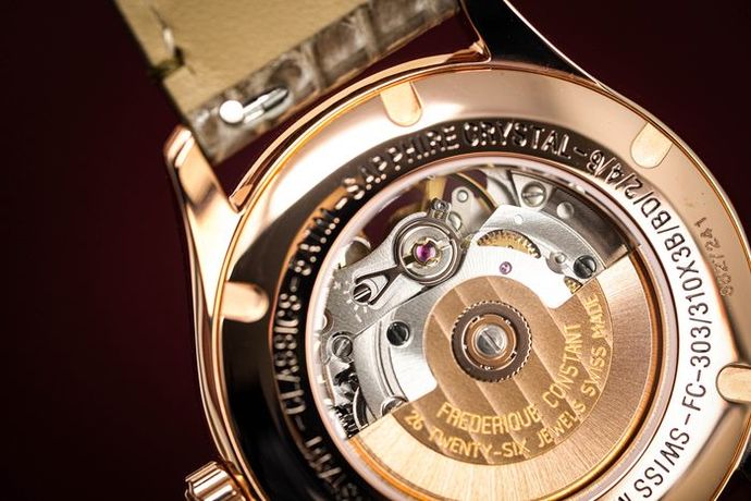 Frederique Constant Ladies Çi̇ft Kalpli̇ Bayan Saati̇ Moda Severlerle!