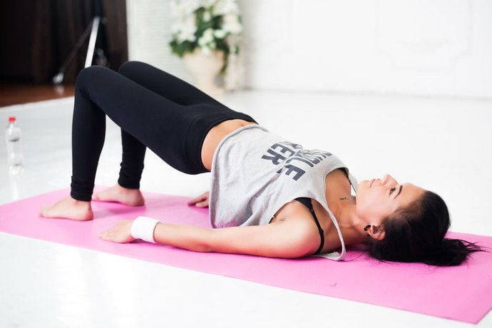 Spor Salonuna Gitmeye Üşenen Tembelleri Bile Harekete Geçirecek, Evde Yapılabilecek 6 Egzersiz