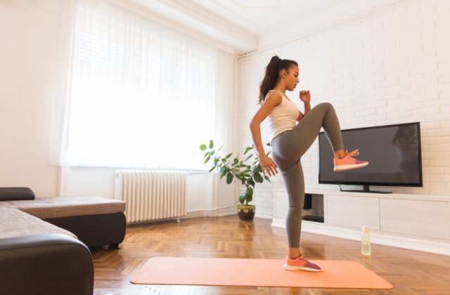 Spor Salonuna Gitmeye Üşenen Tembelleri Bile Harekete Geçirecek, Evde Yapılabilecek 6 Egzersiz