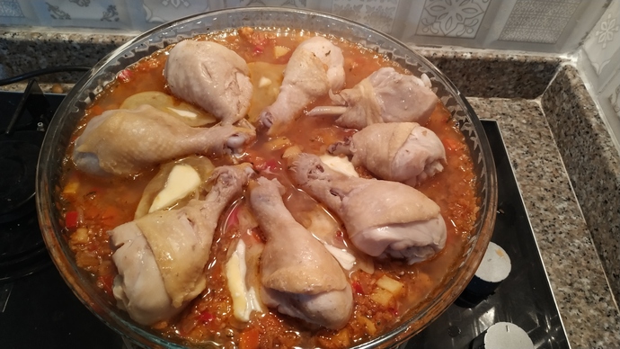 Bol Tavuk Suyuyla Lezzetini İkiye Katlayan Bir Tarif: Fırında Tereyağlı Tavuk Kapama 🍗