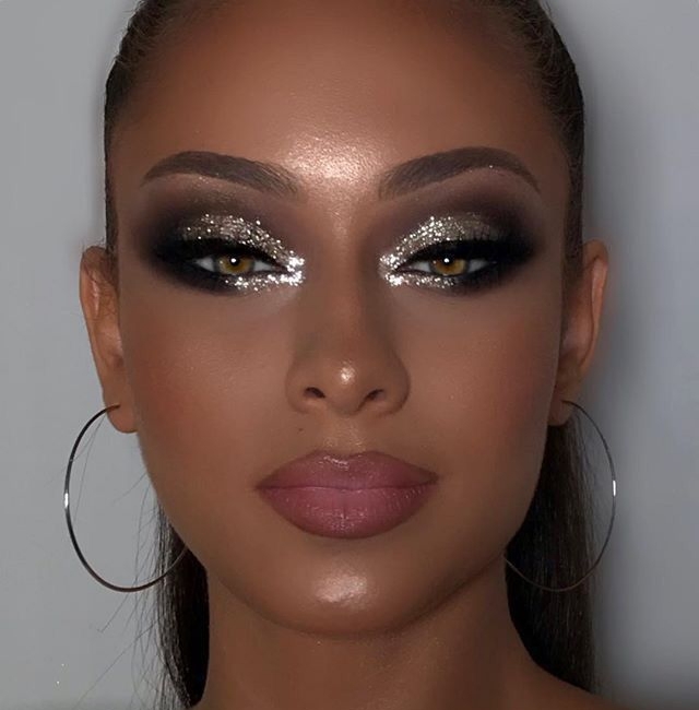 Yılbaşı Gecesine Özel: 10 Adımda Parıltılı Glitter Makyaj Nasıl Yapılır!