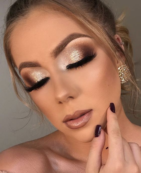 Yılbaşı Gecesine Özel: 10 Adımda Parıltılı Glitter Makyaj Nasıl Yapılır!
