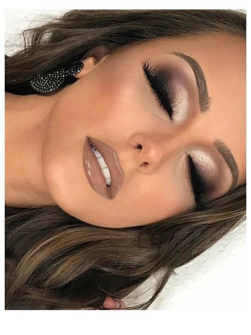 Yılbaşı Gecesine Özel: 10 Adımda Parıltılı Glitter Makyaj Nasıl Yapılır!