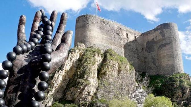 Erzurum'un Siyah İncisi Oltu Taşı'nın Büyüleyici Güzelliği Ve Saymakla Bitmeyen Şifaları İle Tanışalım Mı?