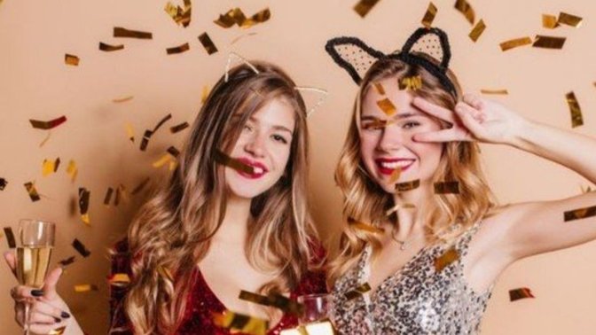 Yılbaşı Gecesi İçin Saç ve Kombin Önerilerine mi İhtiyacın Var? 👠