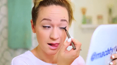 Drawing eyeliner