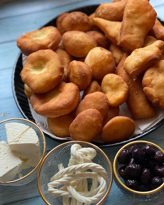 Mayalanmıyor, Bekletilmiyor! Ekmek Almaya Gitmeye Üşenenlere Sıcacık Puf Bir Tarif Mayasız Pişi