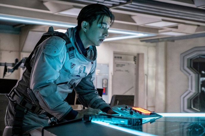 Yılbaşını Evde Geçirecekler İçin Heyecanlı Bir Dizi Önerisi: The Silent Sea