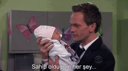 Denediği hiç bir şeyi başaramasa bile omuzlarındaki yerinin baki olduğunu hissettir ❤