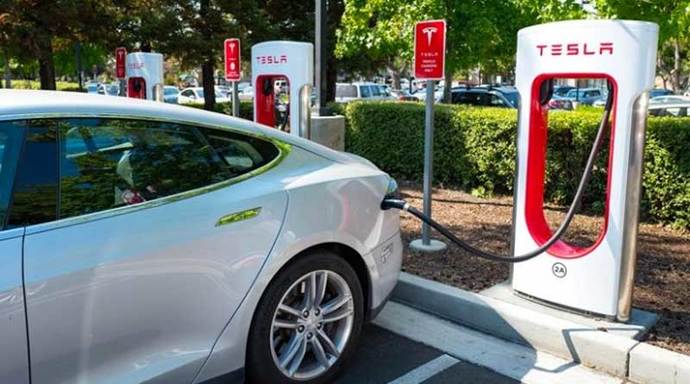 Tesla Süperşarj İstasyonları