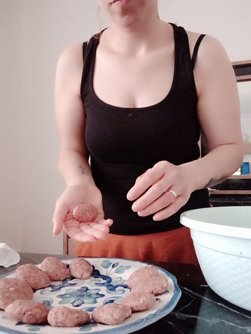Hazır Köfteden Sıkılanlara: İşte Nefis Anne Köftesi Tarifim!