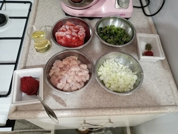 Bugün Ne Yemek Yapsam Derdinden Kurtaran Pratik Tavuk Sote Nasıl Yapılır?