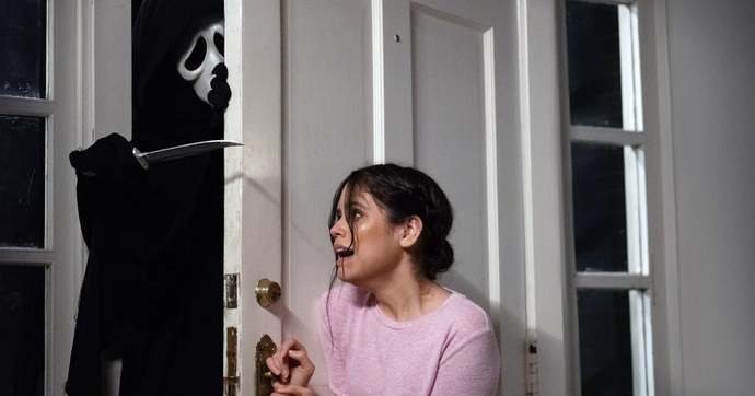 Hayalet Maskeli Katil Yeniden Aramızda: Scream