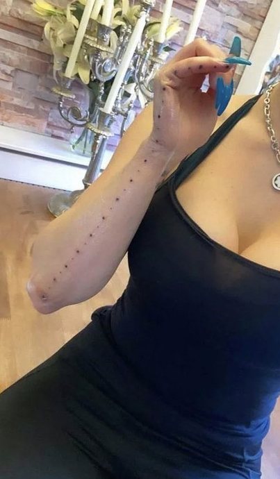 Erkeklerin Penis Boyunu Sormadan Öğrenme Yöntemi: Koluna Cetvel Dövmesi Yaptıran Kadının Hikayesi!