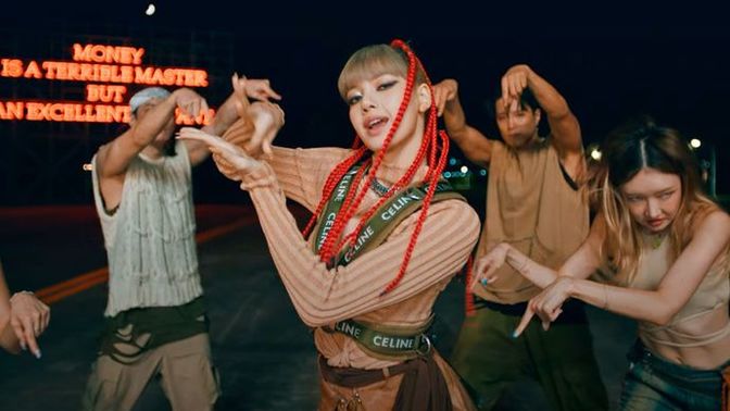 Renkli K-Pop Dünyasında Ses Getirmiş En Sevdiğim 6 Şarkı