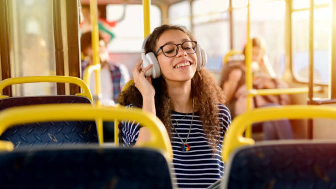 Müziksiz Adım Atamayanların Hislerine Tercüman Olmaya Geldim! Müzik Dinlemeye Doyamadığımız 5 An