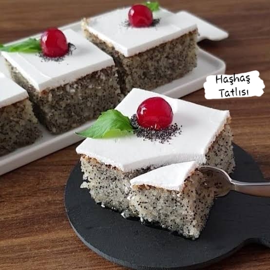 Sünger Gibi Yumuşak Keki ile Favoriniz Olacak Nefis Bir Tatlı 😋 : Haşhaş Tatlısı Tarifimi Sizinle Paylaşıyorum! 🍰