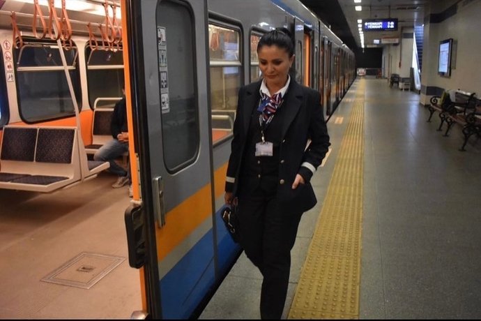 Kadın Makinist? O da Var: Makinist Serpil Çiğdem’in İlham Verici Yeraltı Yolculuğu 🚇🚆