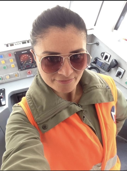 Kadın Makinist? O da Var: Makinist Serpil Çiğdem’in İlham Verici Yeraltı Yolculuğu 🚇🚆