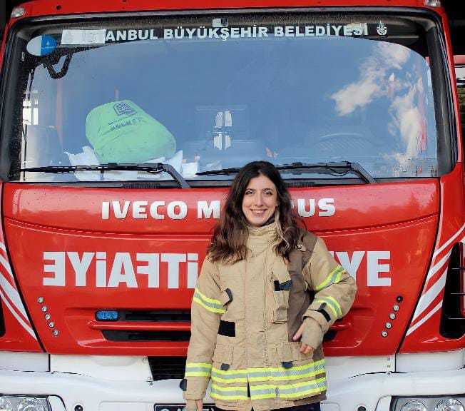 Sadece Pes Edersen Yenilirsin! İtfaiyeci Merve Taşçı Yalnız Alevlerle Değil Önyargılarla da Mücadele Ediyor👩🏻🚒 🚒 🧯