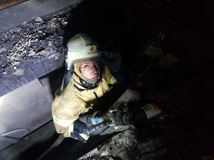 Sadece Pes Edersen Yenilirsin! İtfaiyeci Merve Taşçı Yalnız Alevlerle Değil Önyargılarla da Mücadele Ediyor👩🏻🚒 🚒 🧯