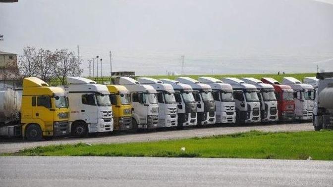 Bence yanlız kızlar hoşlandıkları erkeklere açılsa