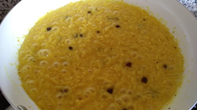 Yemeklere Harika Bir Yardımcı: Zerdeçallı Basmati Pirinç Pilavı Tarifi!