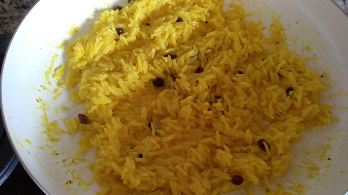 Yemeklere Harika Bir Yardımcı: Zerdeçallı Basmati Pirinç Pilavı Tarifi!