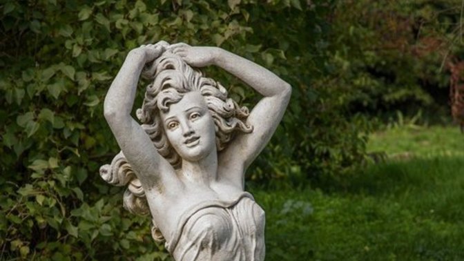 Bir Heykelin Ruhuna Fısıldama Zamanı: 8 Tip Kadın Karakteri ve Yüz Okuma Sanatı!