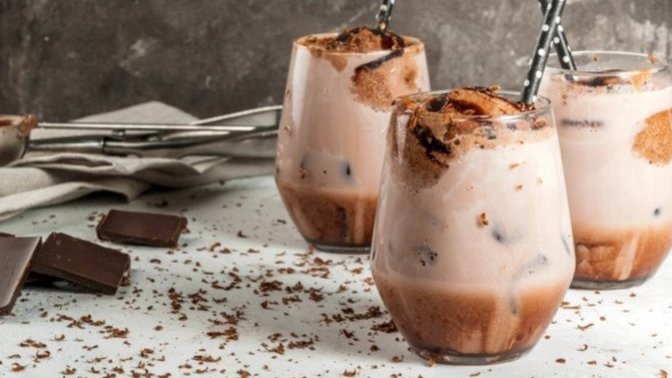 Sıcak Çikolata Tariflerini Rafa Kaldırın! Yaza "Merhaba" Diyen Soğuk Çikolata Tarifi 🍫