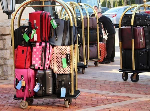 Kış Boyunca Beklediğimiz Tatil Sezonu Açıldı. Seyahat Çantasına Neler Koymalıyız Gelin Bakalım!