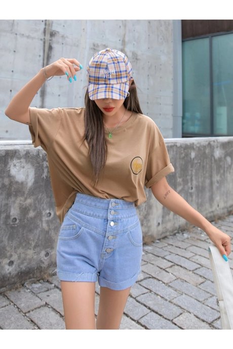 Oversize T-shirtlerle Yazı Dolaplarımıza Taşıyoruz!