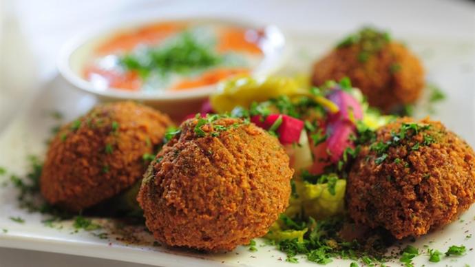 Yaz Sofralarınızı Renklendirecek Bir Tarifle Geldim: Bugün Birlikte Falafel Yapıyoruz!