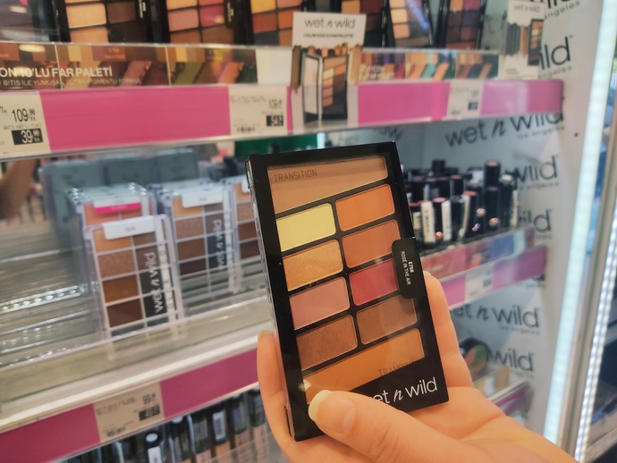 Wet n Wild Far Paleti