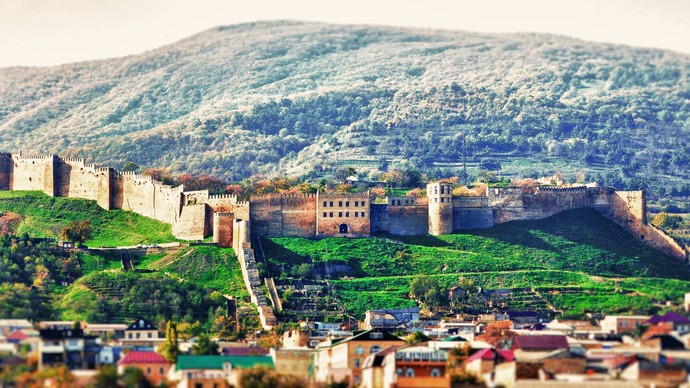 Hazarlar ve İslam Devleti Savaşlarında Önemli Bir Mevki Olan Derbent Geçitleri
