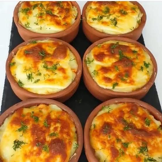 En Glutensiz Lezzetler: Tavuklu Göbek Salata ve Patates Püreli Güveç!