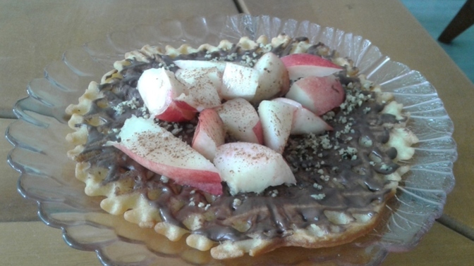 Tatlı Aşıkları Buraya: Dünyanın En Basit Waffle Tarifini Yaptım! 😛