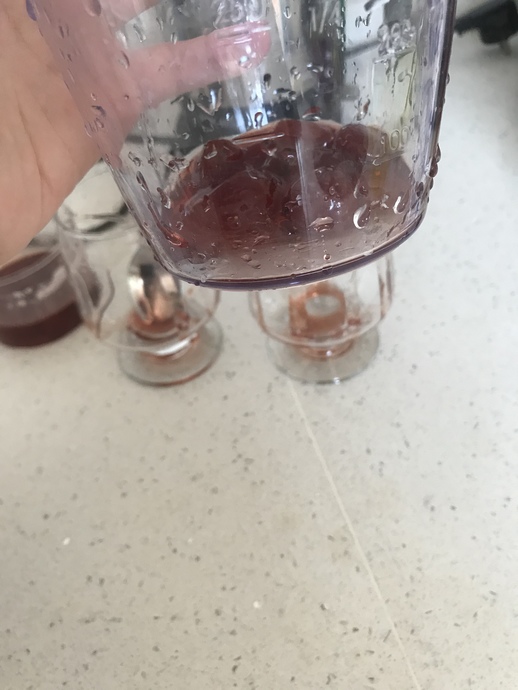 Yazın Serinleten Lezzeti: Ev Yapımı Çilekli Milkshake!