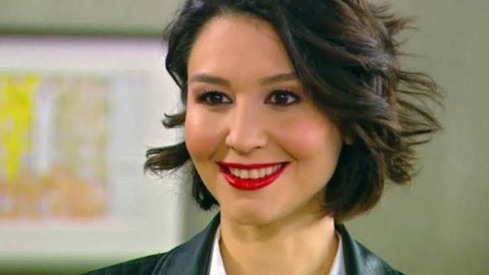 Türk Dizi Tarihin En Vamp, En Çekici, En Tehlikeli 8 Kadınını Sayıyorum
