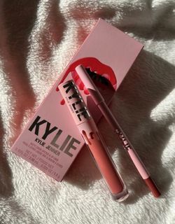KYLIE DUDAK KALEMİ VE RUJ PAKETİ