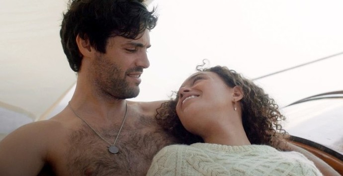 Aşk Üçgeninde Yalan: Into the Deep