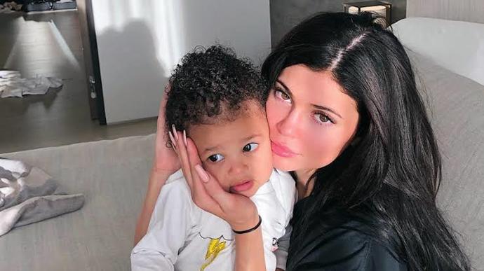 Kardashian-Jenner Ailesinin Çocuklarına Bakıcılık Yapacaksanız Uymanız Gereken 7 Kural