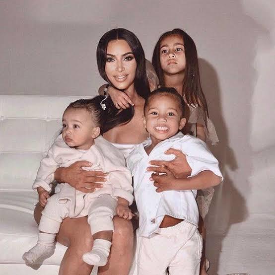 Kardashian-Jenner Ailesinin Çocuklarına Bakıcılık Yapacaksanız Uymanız Gereken 7 Kural