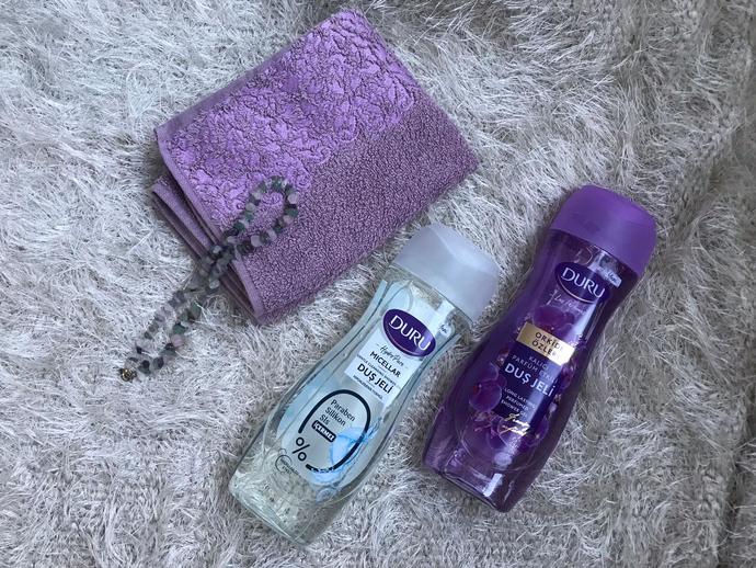 Cildini Arındıracak Ve Mis Gibi Kokmasını Sağlayacak Duru Duş Jellerini Tanımaya Var Mısın?