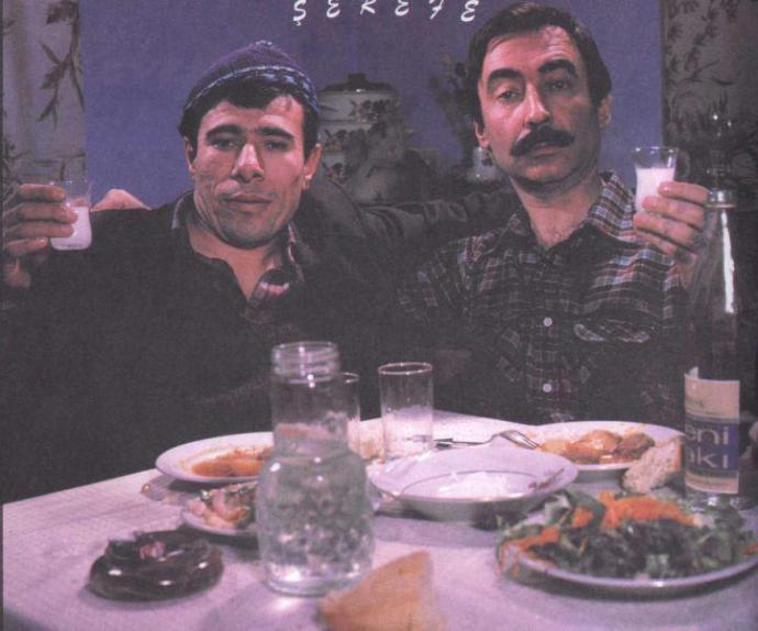 Bu Yazı Buram Buram Anason Kokuyor: 12 Adımda Rakı Masasında Yaşanan Trajikomik Evreler