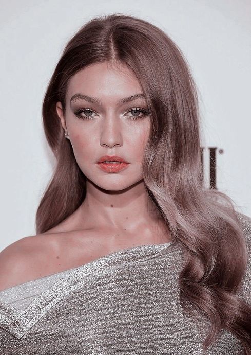 Gigi Hadidin Vazgeçilmez Platin Saçlarını İnceliyorum!