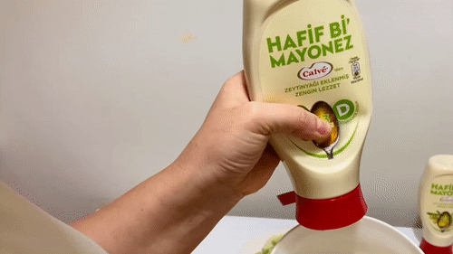 Daha Az Kalori* Çok Lezzet! D Vitaminli Hafif Bi’ Mayonez Dokunuşuyla Sezar Salata Yapıyorum!