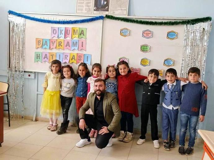 Yeni Nesil Onların Eseri: Öğretmenler Gününde 6 Köy Öğretmeni ve Güne Dair Mesajları KızlarSoruyorda!