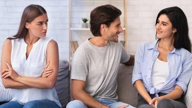 Sizi Kıskanan Birinin 6 Temel Özelliğini Sayıyorum!
